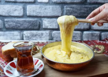 Sürmene Kahvaltı Mekanları – Taze Mısır Ekmekleri ve Kuymak